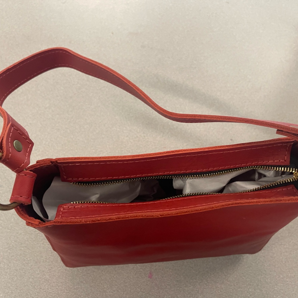 New  Portland Leather Goods Ruby Leather Triangle Shoulder Bag - Picture 6 of 9
